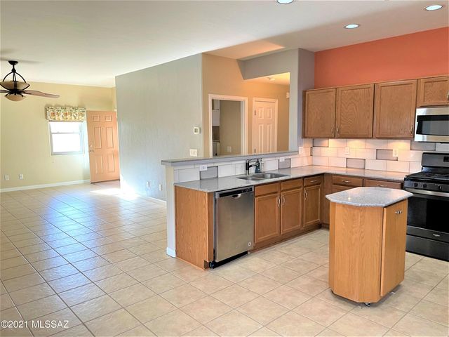 5579 W Dove Loft Drive, Marana, AZ 85658