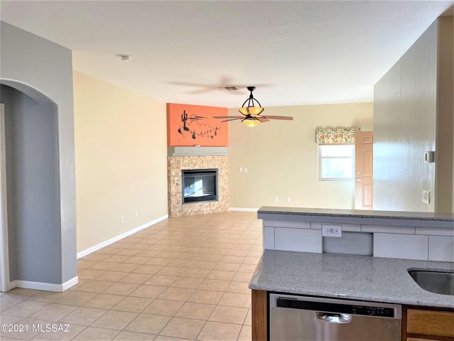 5579 W Dove Loft Drive, Marana, AZ 85658