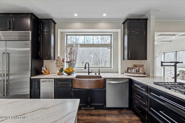 8 Brookhaven Court, Wilton, NY 12866