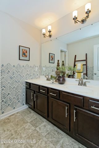 8 Brookhaven Court, Wilton, NY 12866