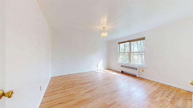 33 Edwards 1 B, Roslyn Heights, NY 11577