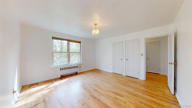 33 Edwards 1 B, Roslyn Heights, NY 11577