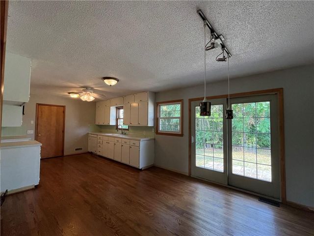 108 S Grove Street, Kearney, MO 64060