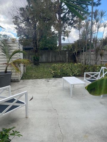 1450 Hawthorne Place, Wellington, FL 33414