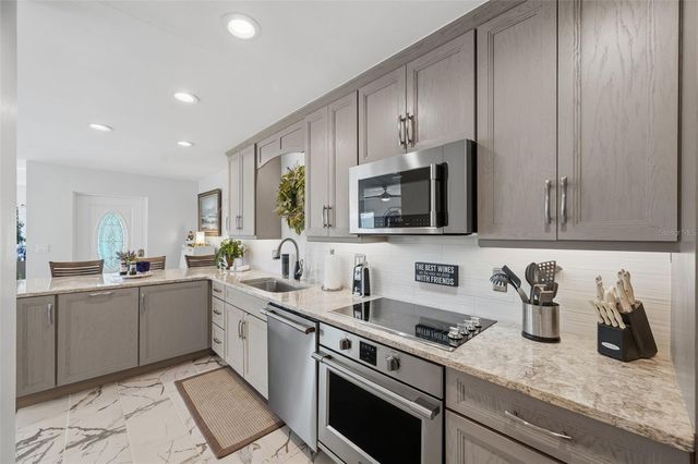 5400 GULF DRIVE 32, Holmes Beach, FL 34217