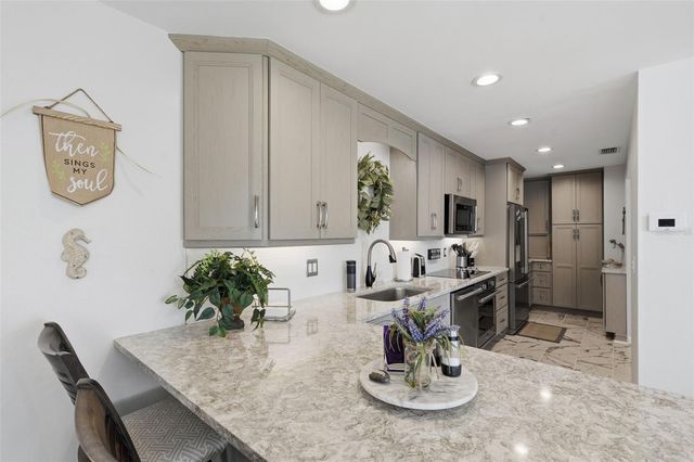 5400 GULF DRIVE 32, Holmes Beach, FL 34217