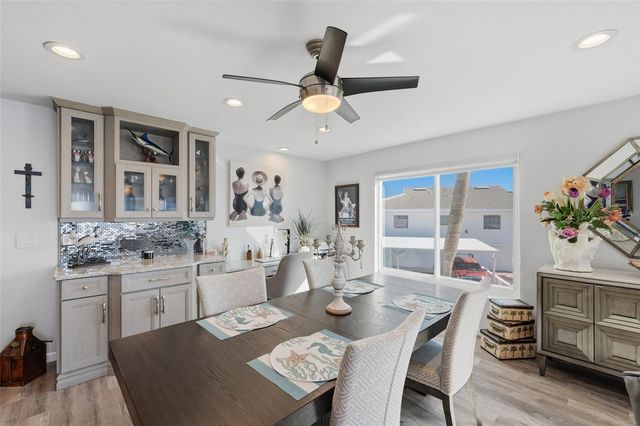 5400 GULF DRIVE 32, Holmes Beach, FL 34217