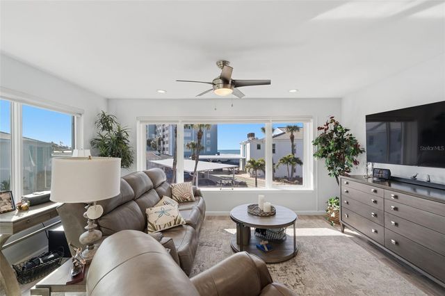 5400 GULF DRIVE 32, Holmes Beach, FL 34217