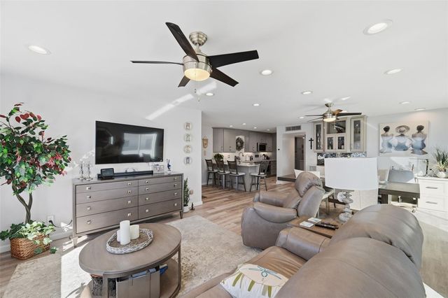 5400 GULF DRIVE 32, Holmes Beach, FL 34217