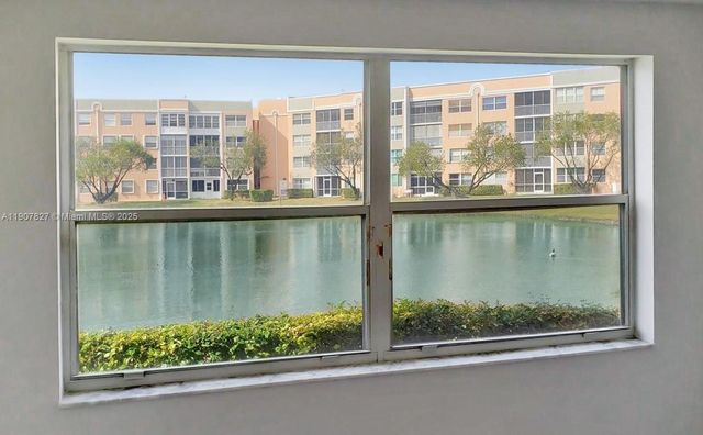 10208 NW 24th Pl 101, Sunrise, FL 33322