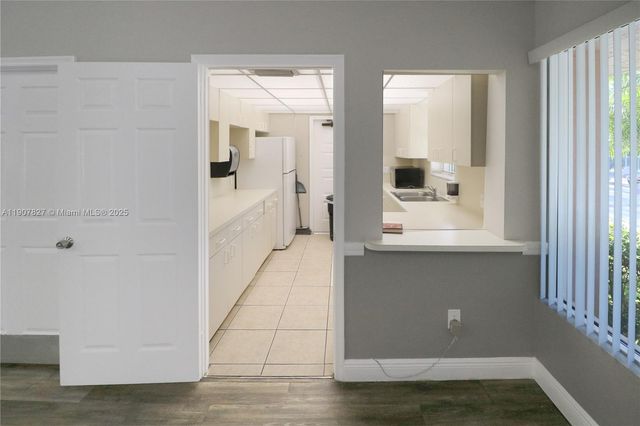 10208 NW 24th Pl 101, Sunrise, FL 33322