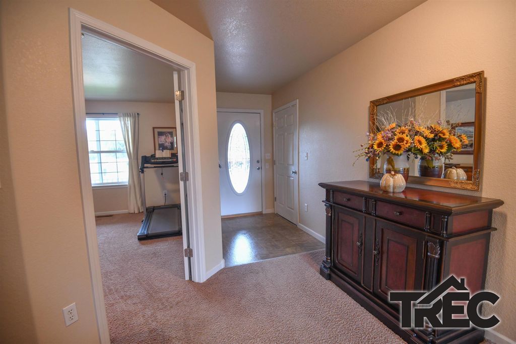 101 Sage Ave, Byron, WY 82412 photo 4
