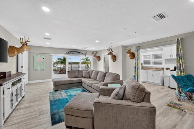 3422 W SHELL POINT ROAD, Ruskin, FL 33570