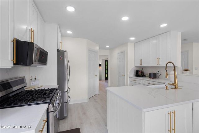 13 Cottonwood Drive, Jackson, NJ 08527