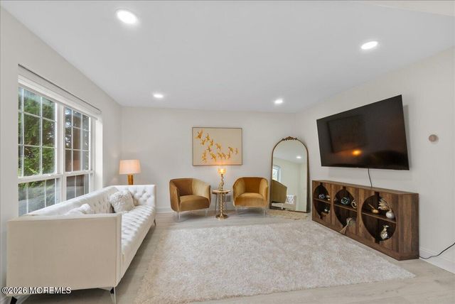 13 Cottonwood Drive, Jackson, NJ 08527