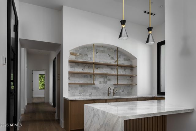 6610 N MOUNTAIN VIEW Drive, Paradise Valley, AZ 85253