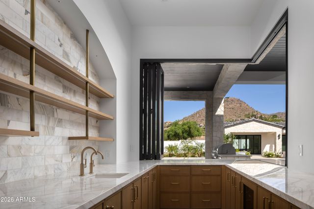 6610 N MOUNTAIN VIEW Drive, Paradise Valley, AZ 85253