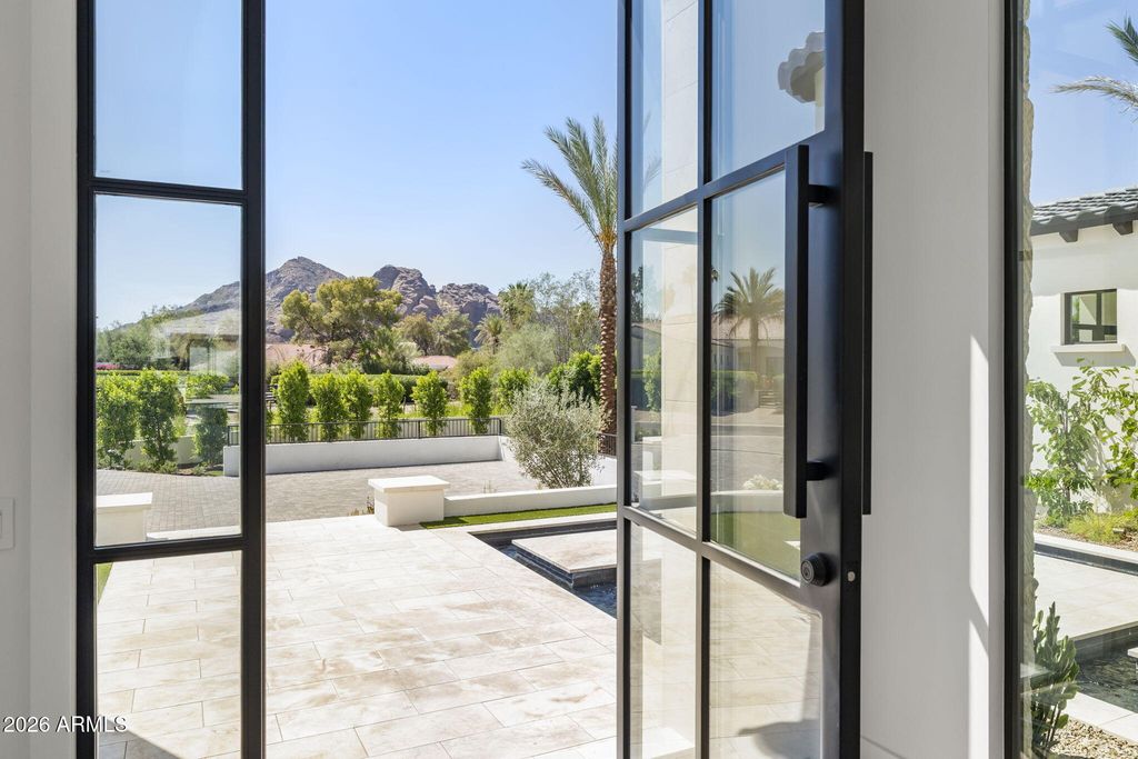 6610 N MOUNTAIN VIEW Drive, Paradise Valley, AZ 85253 — photo 2