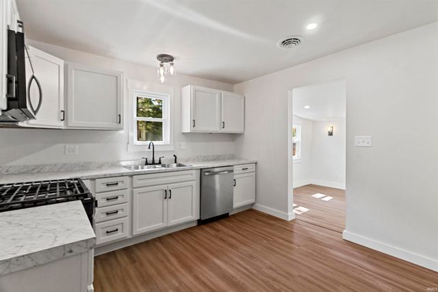 709 N Walnut Street, Hartford City, IN 47348