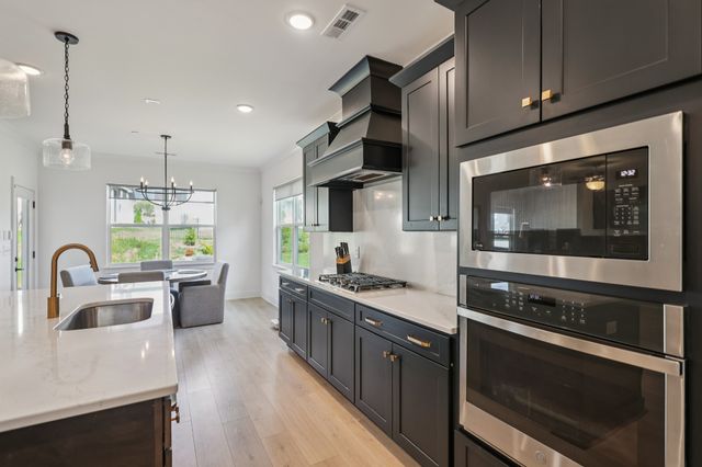 5200 Greentree Dr, Smyrna, TN 37167