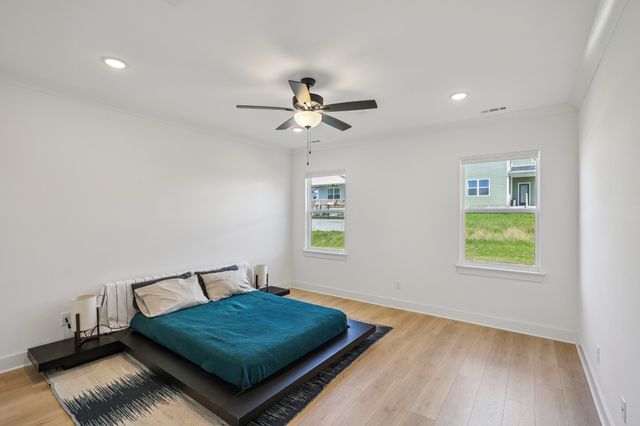 5200 Greentree Dr, Smyrna, TN 37167