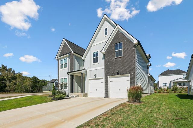 5200 Greentree Dr, Smyrna, TN 37167