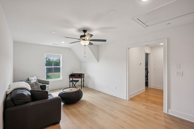 5200 Greentree Dr, Smyrna, TN 37167