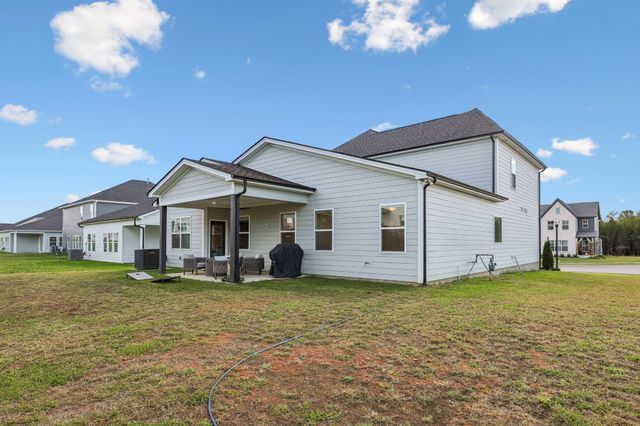 5200 Greentree Dr, Smyrna, TN 37167