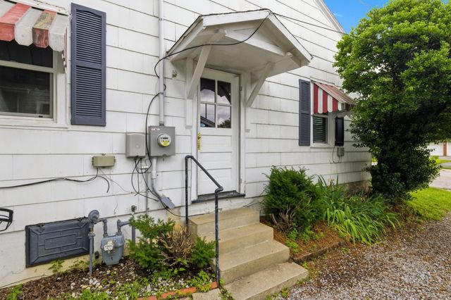 221 N 1st Street, Danville, KY 40422