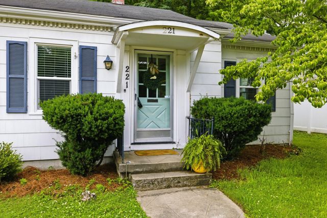 221 N 1st Street, Danville, KY 40422