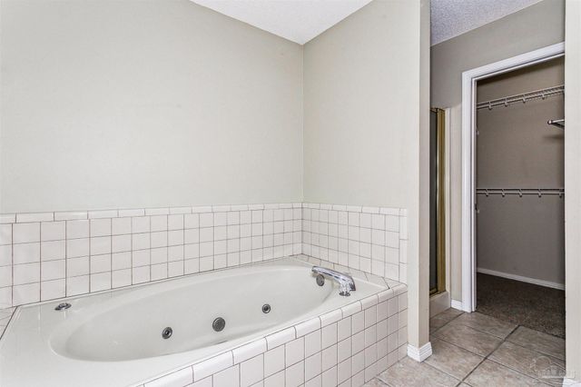 1960 Woodbridge Dr, Pensacola, FL 32514
