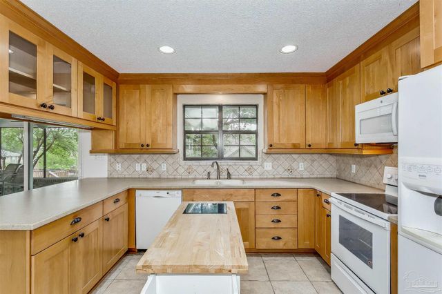 1960 Woodbridge Dr, Pensacola, FL 32514