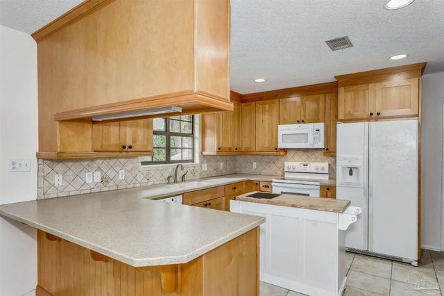 1960 Woodbridge Dr, Pensacola, FL 32514