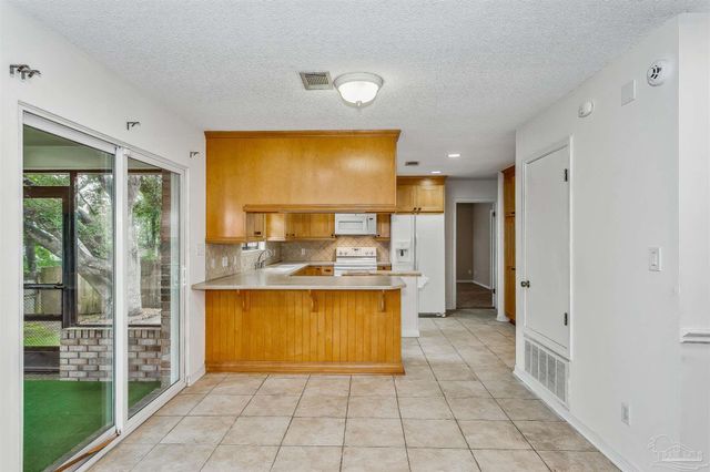 1960 Woodbridge Dr, Pensacola, FL 32514
