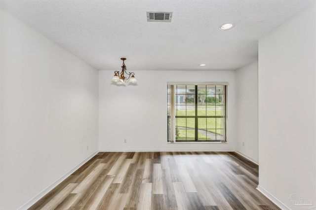 1960 Woodbridge Dr, Pensacola, FL 32514