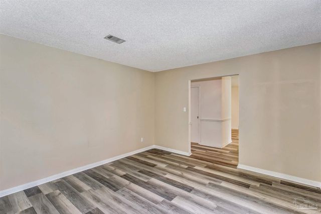 1960 Woodbridge Dr, Pensacola, FL 32514