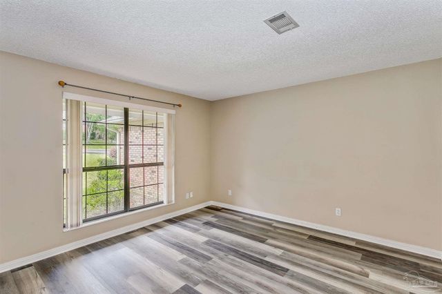 1960 Woodbridge Dr, Pensacola, FL 32514