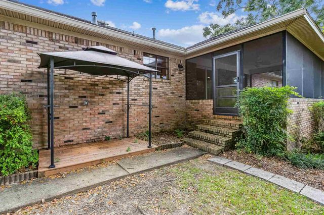 1960 Woodbridge Dr, Pensacola, FL 32514