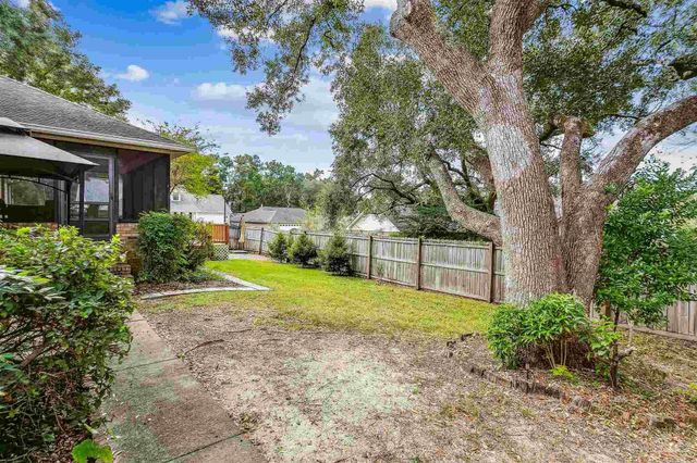 1960 Woodbridge Dr, Pensacola, FL 32514