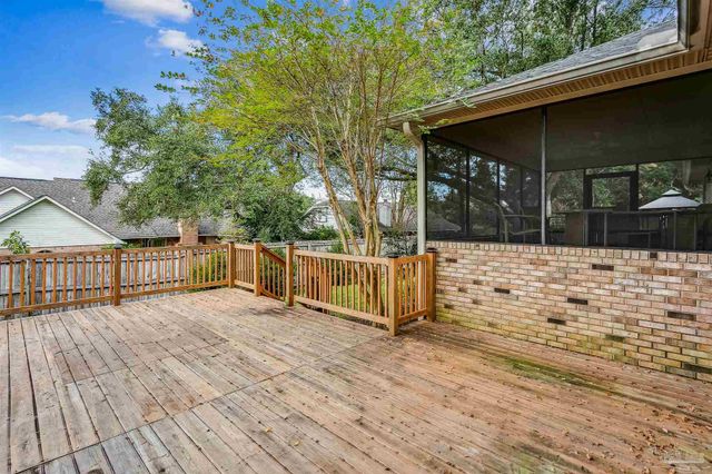 1960 Woodbridge Dr, Pensacola, FL 32514