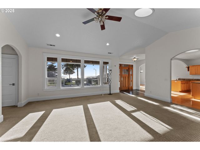 96546 SUNRIDGE Ter, Brookings, OR 97415