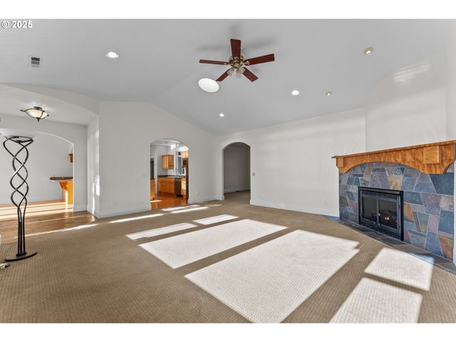 96546 SUNRIDGE Ter, Brookings, OR 97415