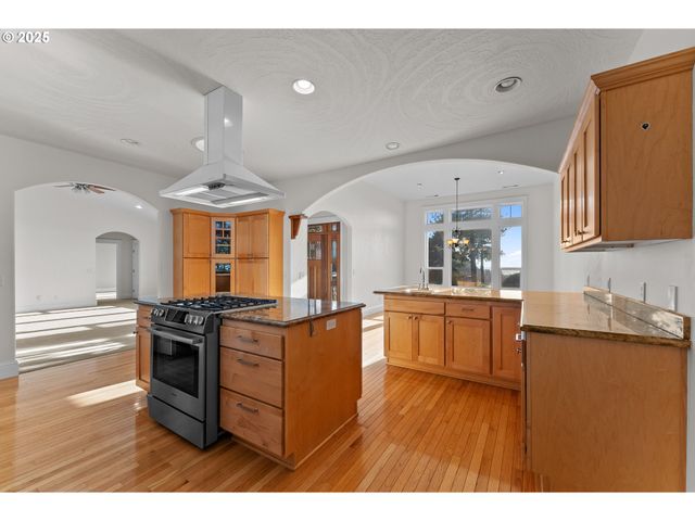 96546 SUNRIDGE Ter, Brookings, OR 97415