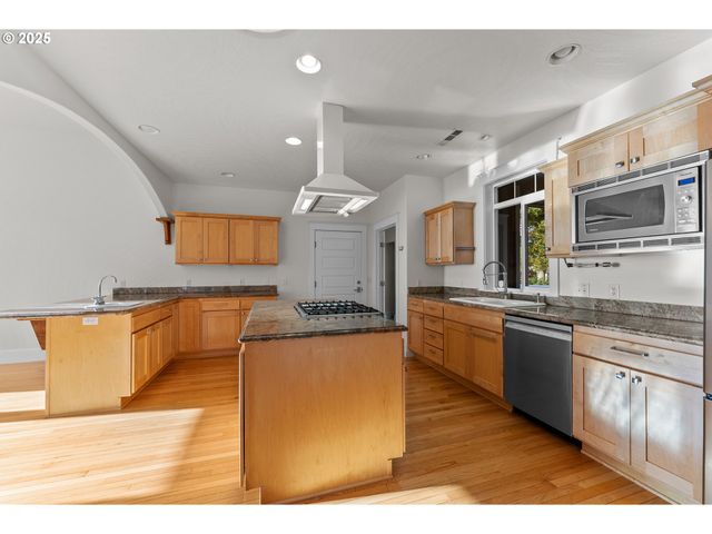 96546 SUNRIDGE Ter, Brookings, OR 97415