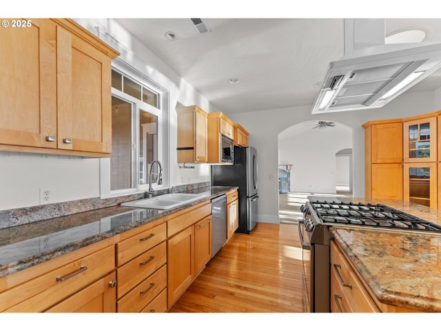 96546 SUNRIDGE Ter, Brookings, OR 97415