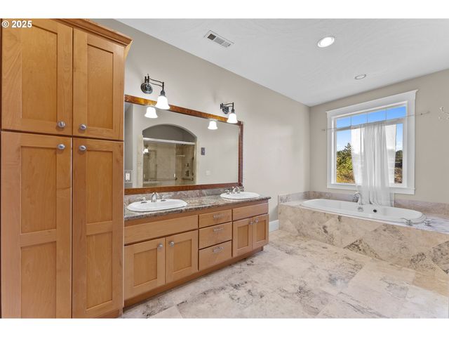 96546 SUNRIDGE Ter, Brookings, OR 97415