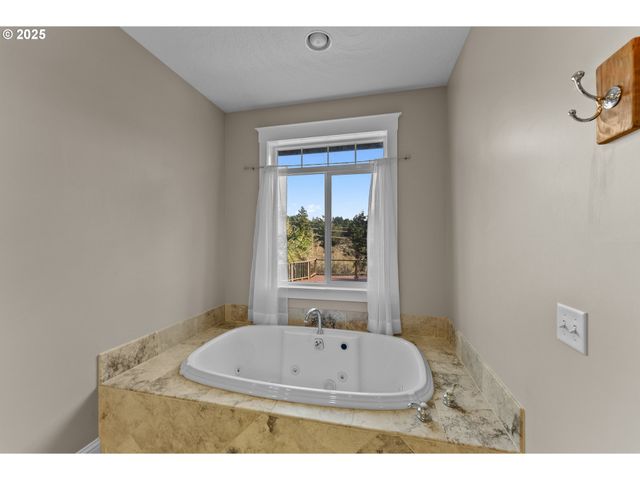 96546 SUNRIDGE Ter, Brookings, OR 97415