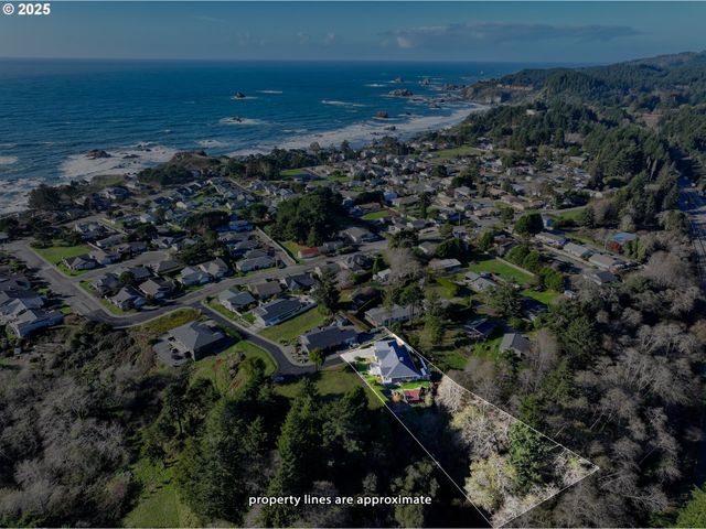 96546 SUNRIDGE Ter, Brookings, OR 97415