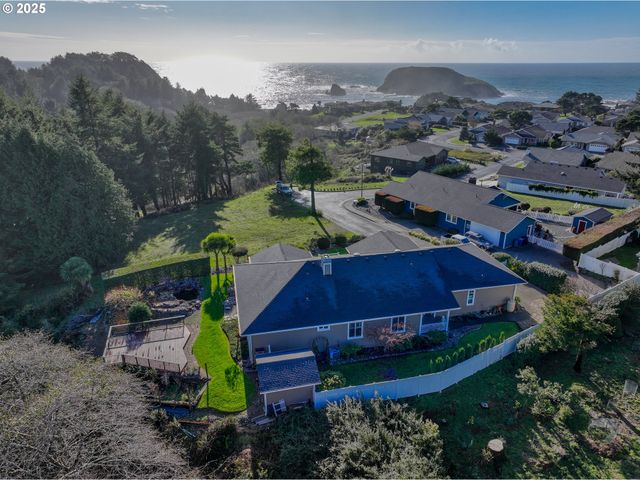 96546 SUNRIDGE Ter, Brookings, OR 97415