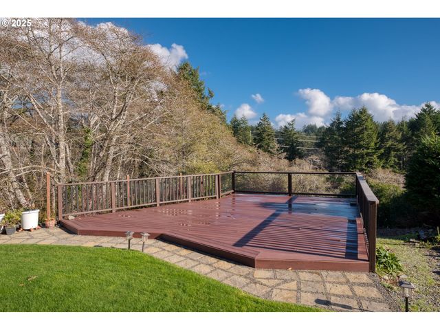 96546 SUNRIDGE Ter, Brookings, OR 97415